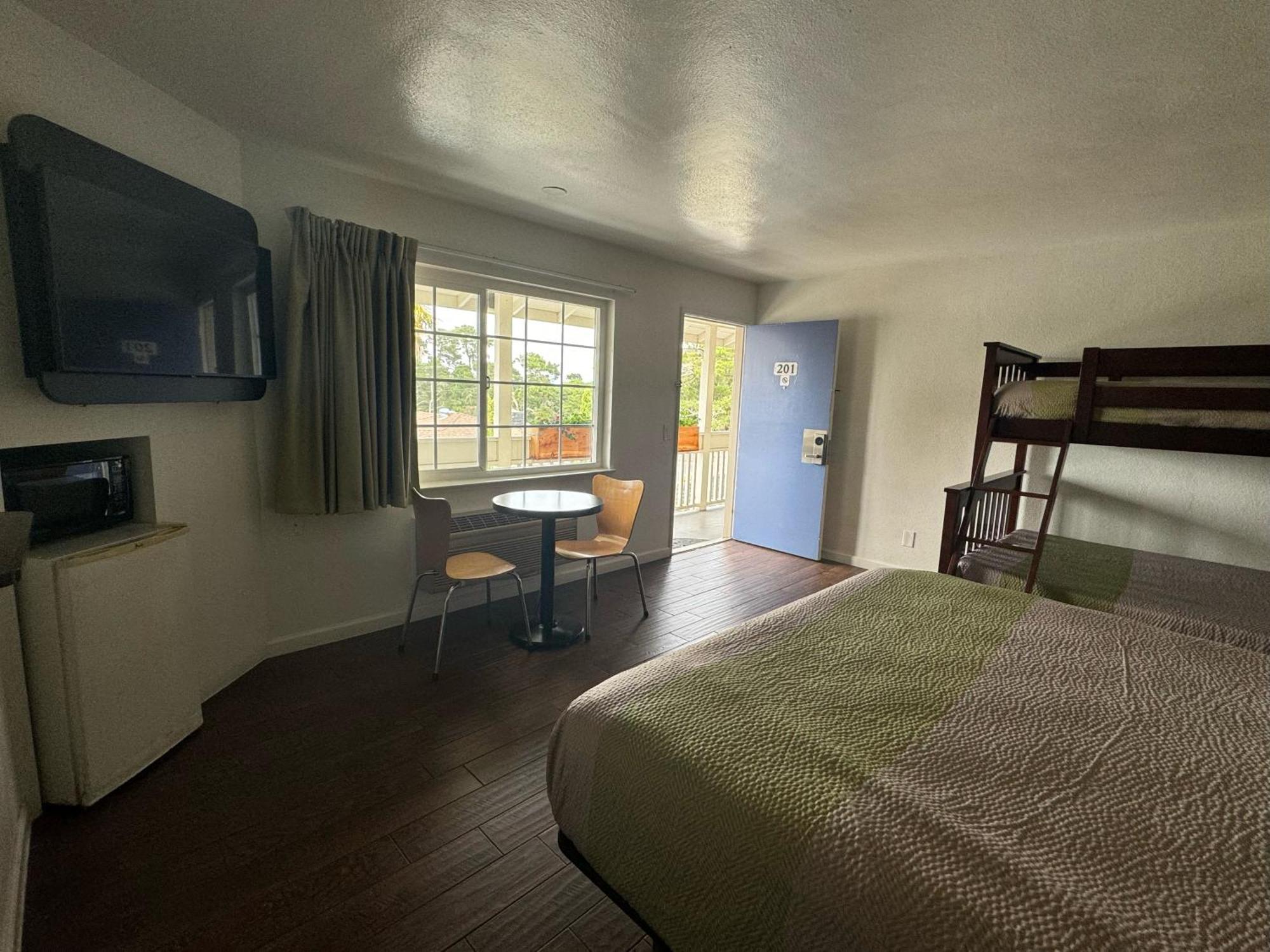 Motel Fisherman's Cove 2*